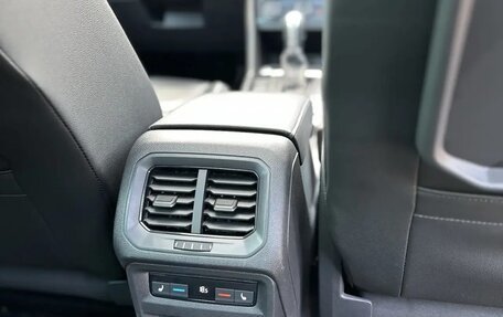 Volkswagen Tiguan II, 2018 год, 3 580 000 рублей, 21 фотография