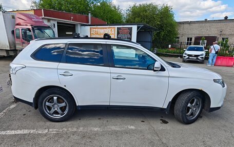 Mitsubishi Outlander III рестайлинг 3, 2012 год, 1 241 000 рублей, 2 фотография