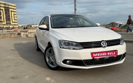 Volkswagen Jetta VI, 2011 год, 950 000 рублей, 3 фотография