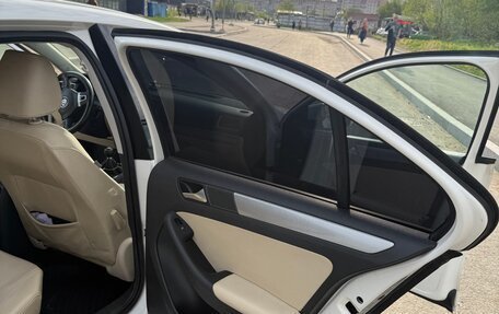 Volkswagen Jetta VI, 2011 год, 950 000 рублей, 15 фотография
