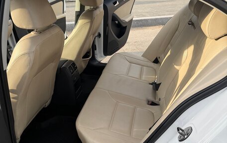 Volkswagen Jetta VI, 2011 год, 950 000 рублей, 11 фотография