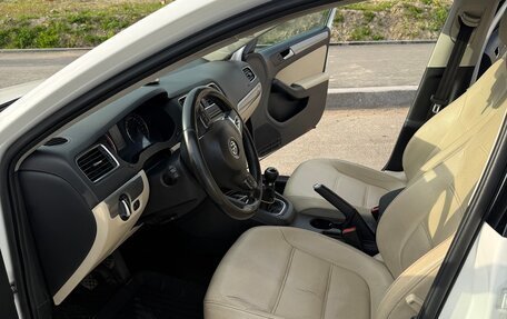 Volkswagen Jetta VI, 2011 год, 950 000 рублей, 12 фотография
