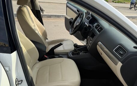 Volkswagen Jetta VI, 2011 год, 950 000 рублей, 13 фотография