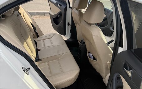 Volkswagen Jetta VI, 2011 год, 950 000 рублей, 14 фотография