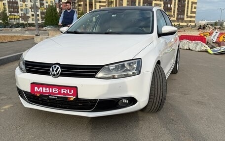 Volkswagen Jetta VI, 2011 год, 950 000 рублей, 2 фотография