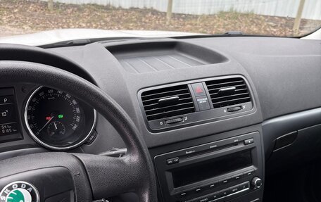 Skoda Yeti I рестайлинг, 2010 год, 1 050 000 рублей, 18 фотография