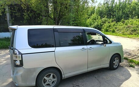Toyota Voxy II, 2009 год, 1 150 000 рублей, 3 фотография