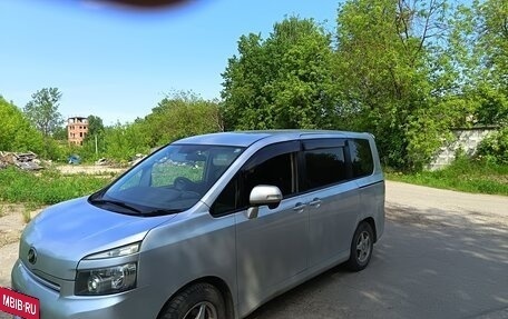 Toyota Voxy II, 2009 год, 1 150 000 рублей, 2 фотография