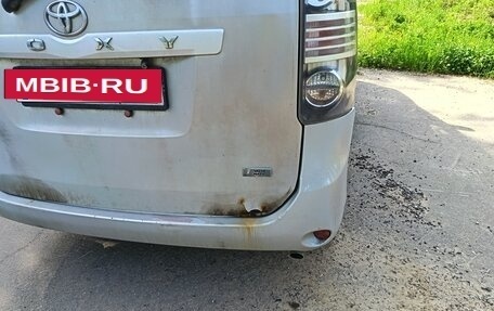 Toyota Voxy II, 2009 год, 1 150 000 рублей, 7 фотография