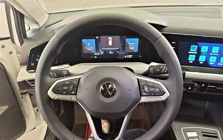 Volkswagen Golf VIII, 2023 год, 1 930 000 рублей, 8 фотография