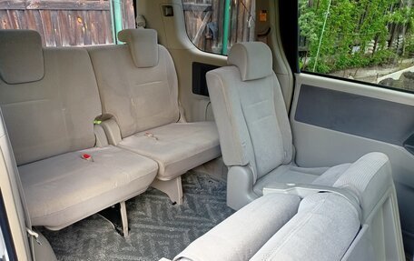 Toyota Noah III, 2008 год, 1 850 000 рублей, 9 фотография