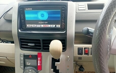 Toyota Noah III, 2008 год, 1 850 000 рублей, 12 фотография