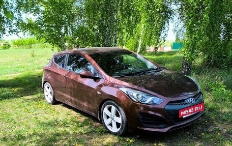 Hyundai i30 II рестайлинг, 2013 год, 850 000 рублей, 2 фотография