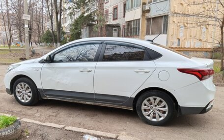 Hyundai Solaris II рестайлинг, 2018 год, 550 000 рублей, 4 фотография