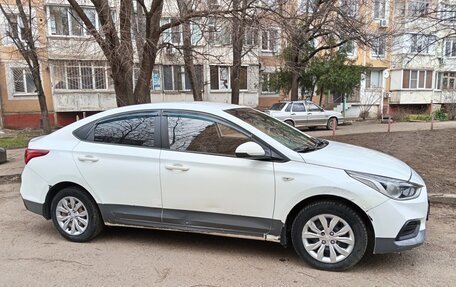 Hyundai Solaris II рестайлинг, 2018 год, 550 000 рублей, 2 фотография