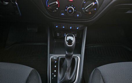 Hyundai Solaris II рестайлинг, 2018 год, 1 375 000 рублей, 19 фотография