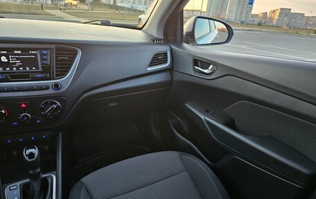 Hyundai Solaris II рестайлинг, 2018 год, 1 375 000 рублей, 23 фотография