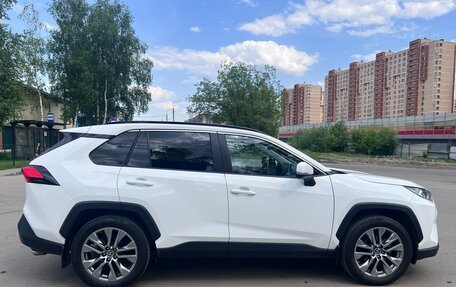 Toyota RAV4, 2021 год, 3 950 000 рублей, 6 фотография