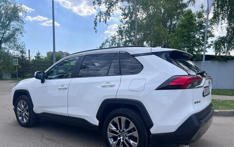 Toyota RAV4, 2021 год, 3 950 000 рублей, 8 фотография