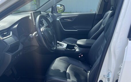 Toyota RAV4, 2021 год, 3 950 000 рублей, 13 фотография