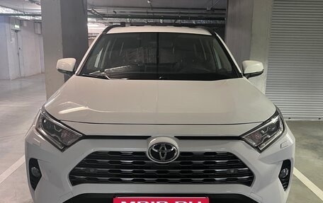 Toyota RAV4, 2021 год, 3 950 000 рублей, 2 фотография