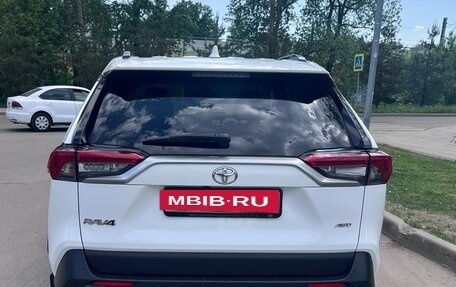 Toyota RAV4, 2021 год, 3 950 000 рублей, 10 фотография