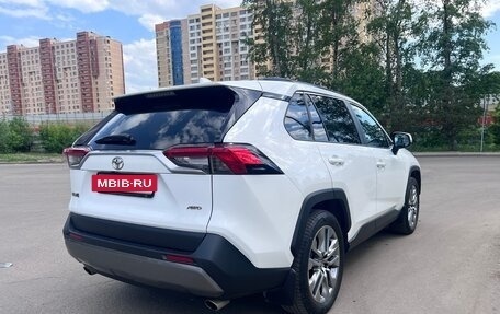 Toyota RAV4, 2021 год, 3 950 000 рублей, 9 фотография
