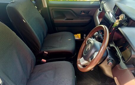 Toyota Roomy I, 2017 год, 898 000 рублей, 8 фотография