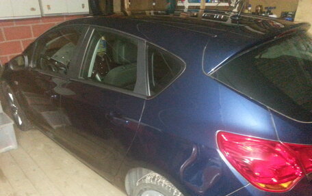 Opel Astra J, 2011 год, 730 000 рублей, 1 фотография