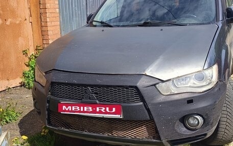Mitsubishi Outlander III рестайлинг 3, 2011 год, 800 000 рублей, 2 фотография