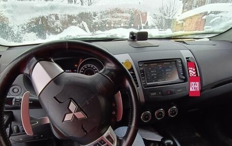 Mitsubishi Outlander III рестайлинг 3, 2011 год, 800 000 рублей, 6 фотография