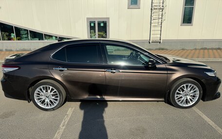 Toyota Camry, 2018 год, 2 830 000 рублей, 3 фотография