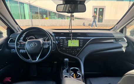 Toyota Camry, 2018 год, 2 830 000 рублей, 8 фотография