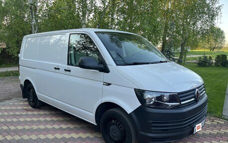 Volkswagen Transporter T6 рестайлинг, 2016 год, 3 050 000 рублей, 2 фотография