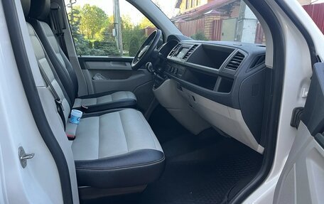 Volkswagen Transporter T6 рестайлинг, 2016 год, 3 050 000 рублей, 6 фотография