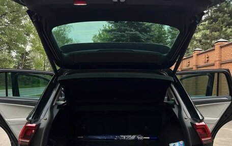 Volkswagen Tiguan II, 2018 год, 2 590 000 рублей, 9 фотография