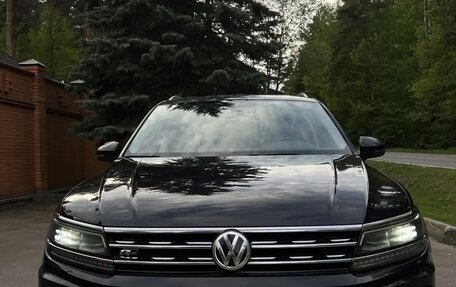 Volkswagen Tiguan II, 2018 год, 2 590 000 рублей, 2 фотография