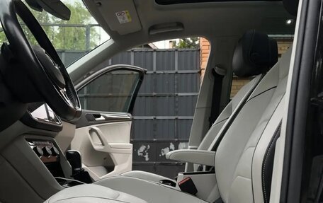 Volkswagen Tiguan II, 2018 год, 2 590 000 рублей, 12 фотография