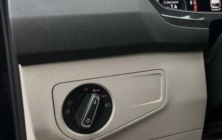 Volkswagen Tiguan II, 2018 год, 2 590 000 рублей, 16 фотография
