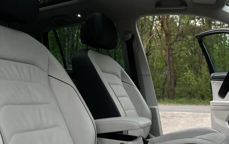 Volkswagen Tiguan II, 2018 год, 2 590 000 рублей, 17 фотография
