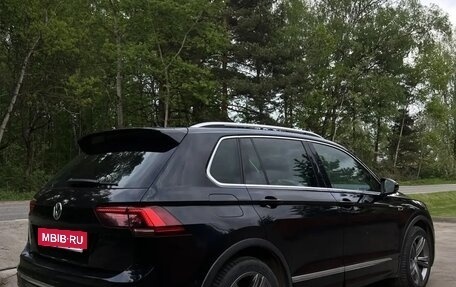 Volkswagen Tiguan II, 2018 год, 2 590 000 рублей, 6 фотография