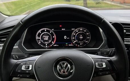 Volkswagen Tiguan II, 2018 год, 2 590 000 рублей, 21 фотография