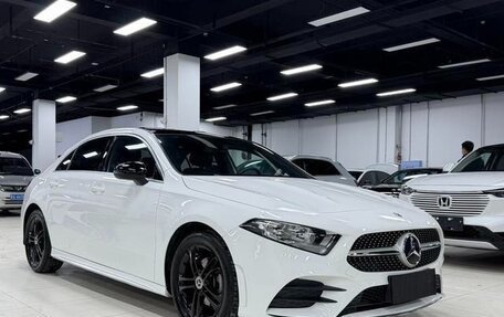 Mercedes-Benz A-Класс, 2022 год, 1 850 000 рублей, 3 фотография