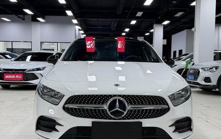 Mercedes-Benz A-Класс, 2022 год, 1 850 000 рублей, 2 фотография