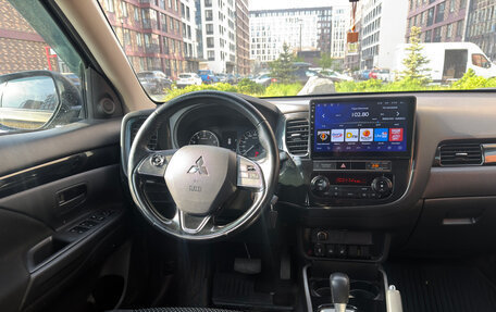 Mitsubishi Outlander III рестайлинг 3, 2018 год, 1 750 000 рублей, 5 фотография