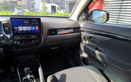 Mitsubishi Outlander III рестайлинг 3, 2018 год, 1 750 000 рублей, 6 фотография