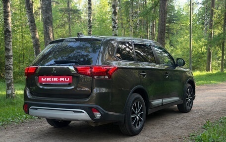 Mitsubishi Outlander III рестайлинг 3, 2018 год, 1 750 000 рублей, 4 фотография