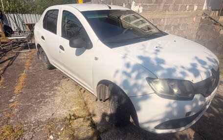 Renault Logan II, 2015 год, 280 000 рублей, 2 фотография