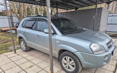 Hyundai Tucson III, 2008 год, 700 000 рублей, 2 фотография