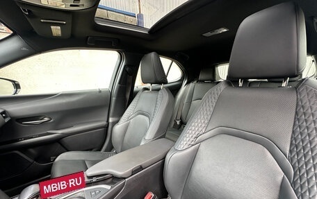 Lexus UX I, 2021 год, 3 800 000 рублей, 7 фотография